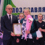 Благодарственное письмо Елене Афонякиной вручает Виктор Аниканов - Газета Сельская новь